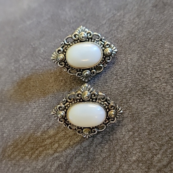 3/$30 VTG Edwardian Pearlesque Bridal Formal Colonial Acrylic Earrings - Picture 2 of 6